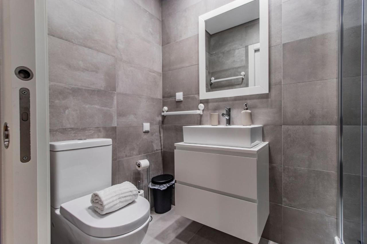 Sweet Studio Apartment W/ Big Balcony By Lovelystay Porto Zewnętrze zdjęcie