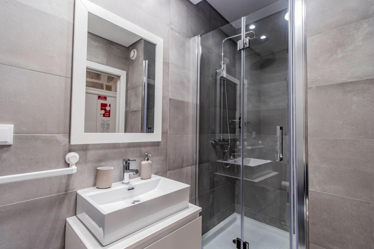 Sweet Studio Apartment W/ Big Balcony By Lovelystay Porto Zewnętrze zdjęcie